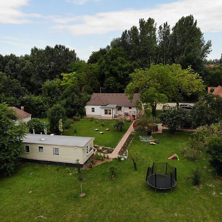 Hidlab Apartman Kimle Exteriör bild